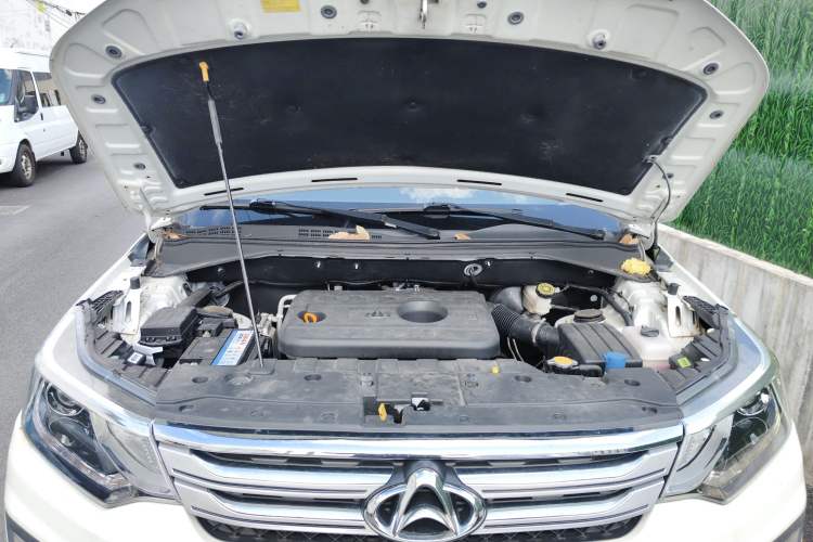 Used CHANGAN OSHAN CX70 2016 1.6L Manual Luxury Model Engine Bay