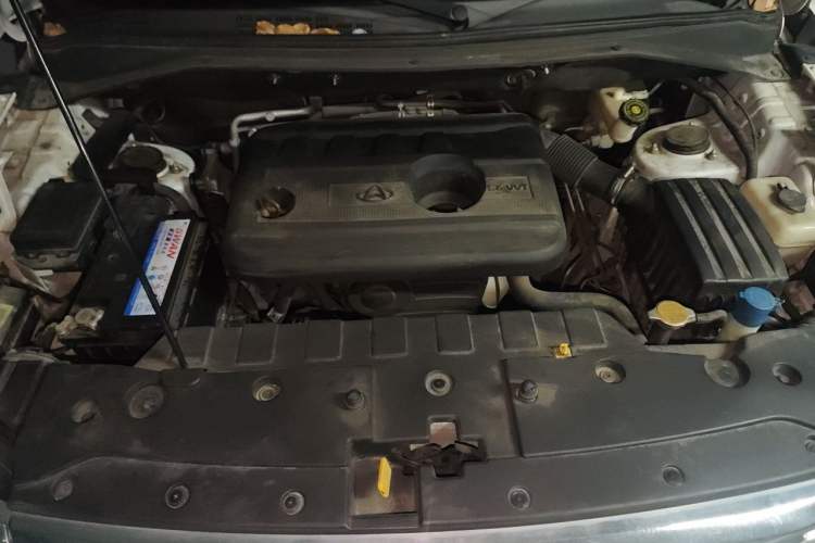 Used CHANGAN OSHAN CX70 2016 1.6L Manual Luxury Model Engine Bay