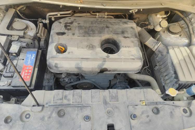 Used CHANGAN OSHAN CX70 2016 1.6L Manual Luxury Model Engine Bay