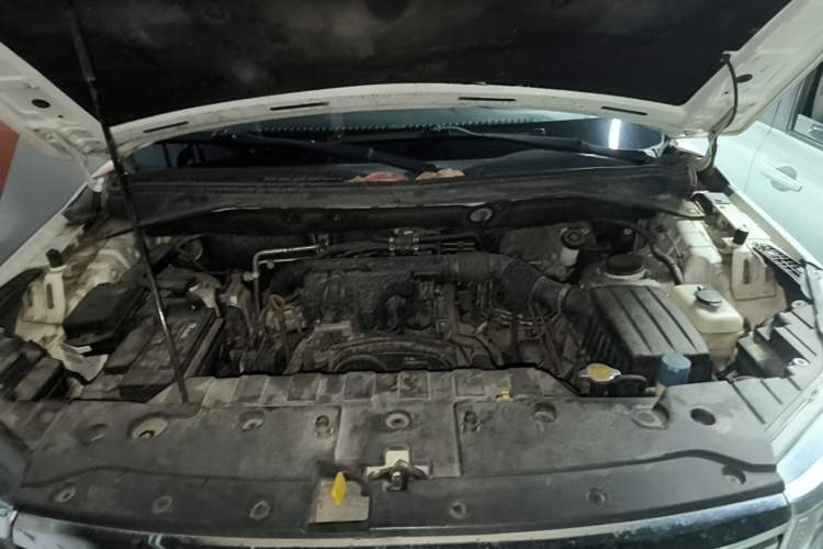 Used CHANGAN OSHAN CX70 2016 1.6L Manual Luxury Model Engine Bay