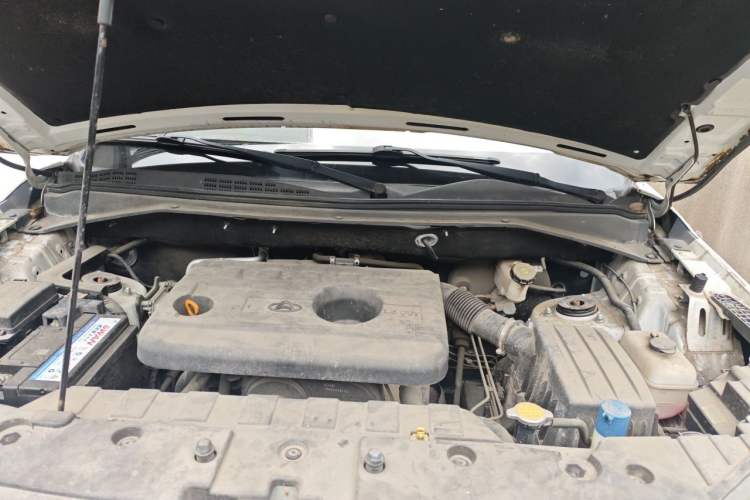 Used CHANGAN OSHAN CX70 2016 1.6L Manual Luxury Model Engine Bay