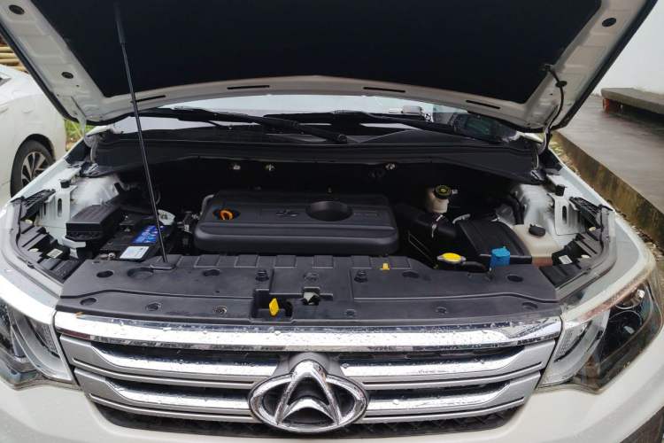 Used CHANGAN OSHAN CX70 2016 1.6L Manual Comfort Model Engine Bay