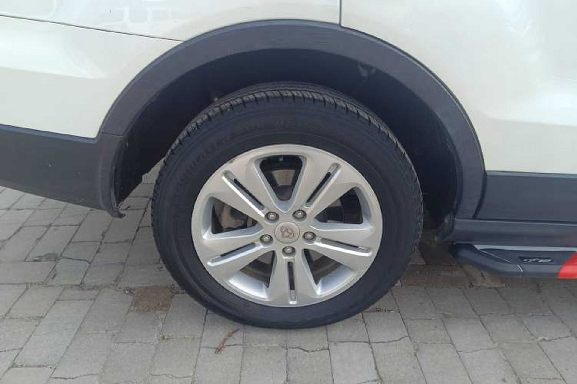 Used CHANGAN OSHAN CX70 2016 1.6L Manual Luxury Model Exterior 5