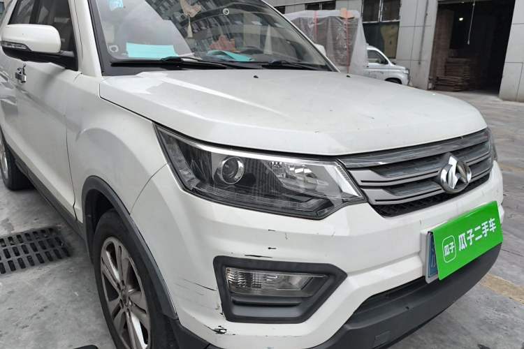 Used CHANGAN OSHAN CX70 2016 1.6L Manual Luxury Model Front Right 45 Deg
