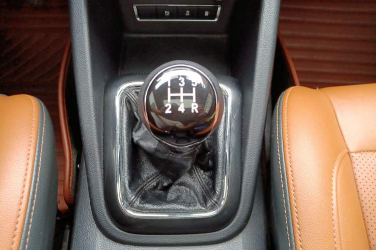 Used CHANGAN OSHAN CX70 2016 1.6L Manual Luxury Model Gear Lever
