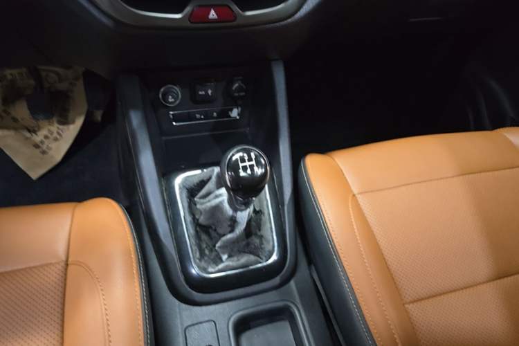 Used CHANGAN OSHAN CX70 2016 1.6L Manual Luxury Model Gear Lever