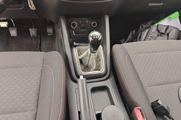 Used CHANGAN OSHAN CX70 2016 1.6L Manual Sport Model Gear Lever