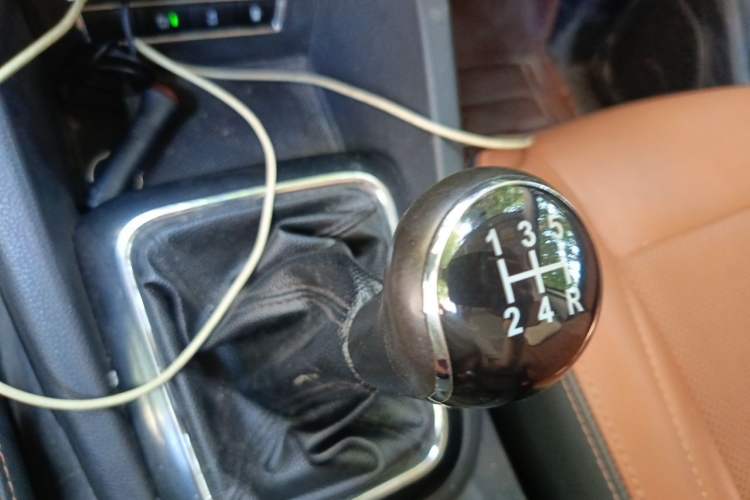 Used CHANGAN OSHAN CX70 2016 1.6L Manual Luxury Model Gear Lever