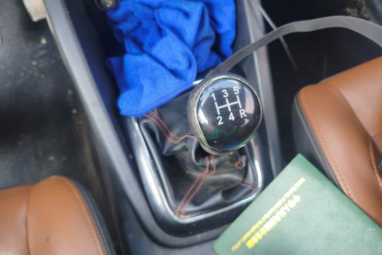 Used CHANGAN OSHAN CX70 2016 1.6L Manual Luxury Model Gear Lever