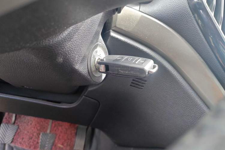 Used CHANGAN OSHAN CX70 2016 1.6L Manual Comfort Model Interior 1