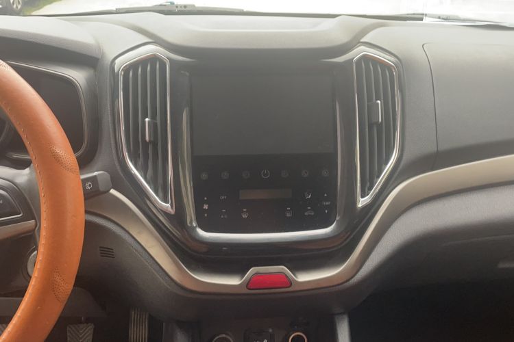 Used CHANGAN OSHAN CX70 2016 1.6L Manual Luxury Model Interior 2