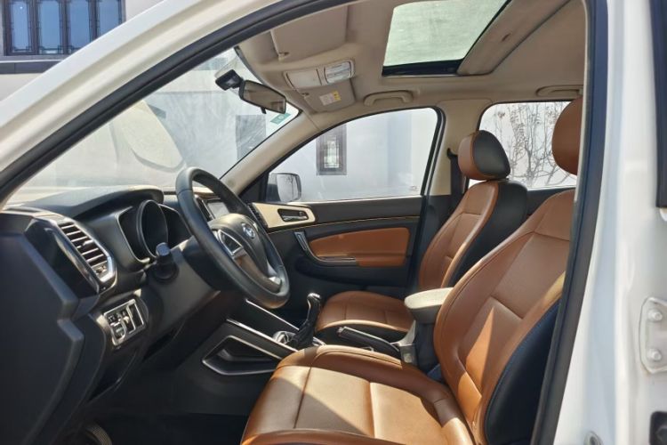 Used CHANGAN OSHAN CX70 2016 1.6L Manual Luxury Model Interior 2