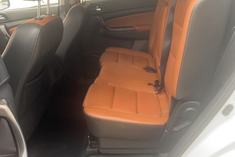 Used CHANGAN OSHAN CX70 2016 1.6L Manual Luxury Model Interior 3