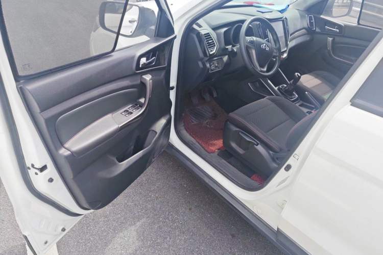 Used CHANGAN OSHAN CX70 2016 1.6L Manual Comfort Model Interior 3
