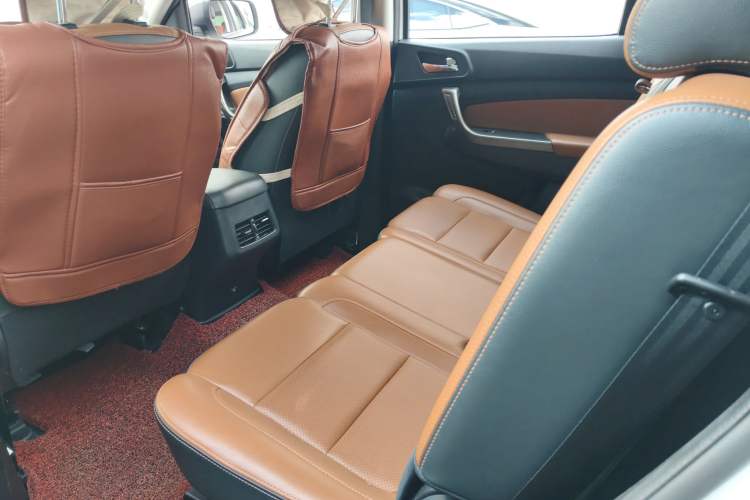 Used CHANGAN OSHAN CX70 2016 1.6L Manual Luxury Model Interior 4