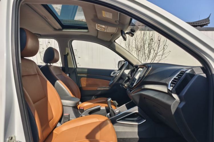 Used CHANGAN OSHAN CX70 2016 1.6L Manual Luxury Model Interior 4