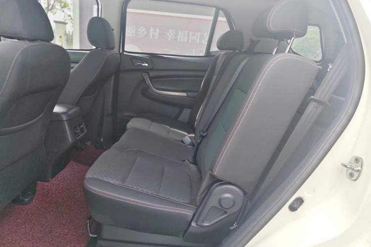 Used CHANGAN OSHAN CX70 2016 1.6L Manual Comfort Model Interior 4