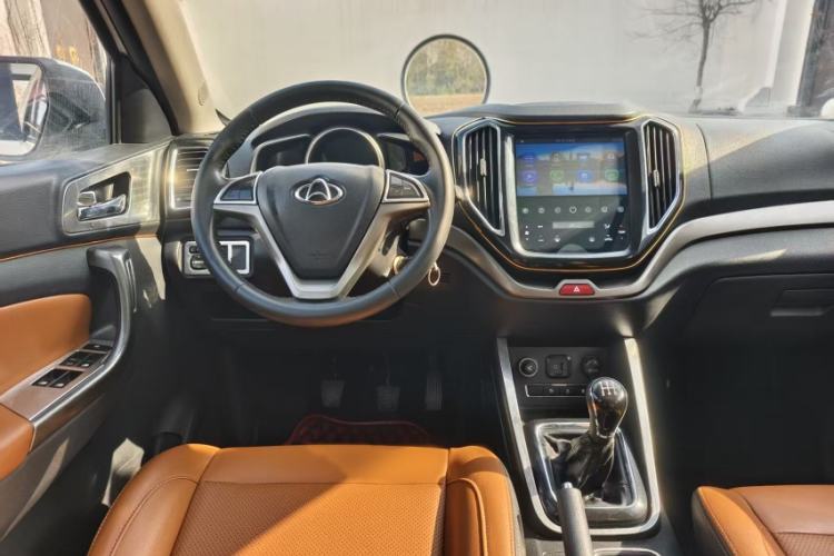 Used CHANGAN OSHAN CX70 2016 1.6L Manual Luxury Model Interior 6