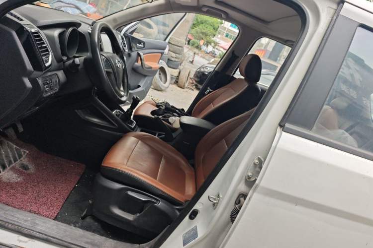 Used CHANGAN OSHAN CX70 2016 1.6L Manual Luxury Model Left Front Seat