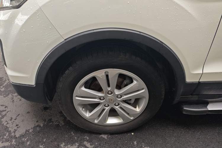 Used CHANGAN OSHAN CX70 2016 1.6L Manual Luxury Model Left Front Wheel Hub