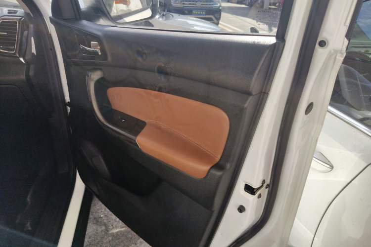 Used CHANGAN OSHAN CX70 2016 1.6L Manual Luxury Model Right Front Door Interior