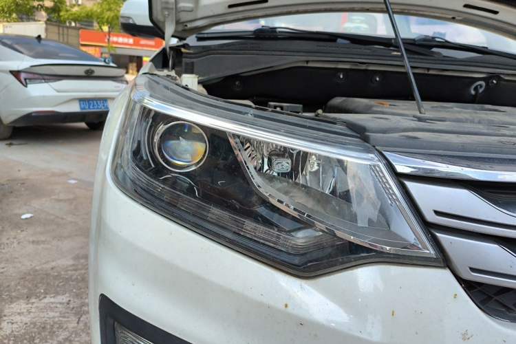 Used CHANGAN OSHAN CX70 2016 1.6L Manual Luxury Model Right Front Headlight