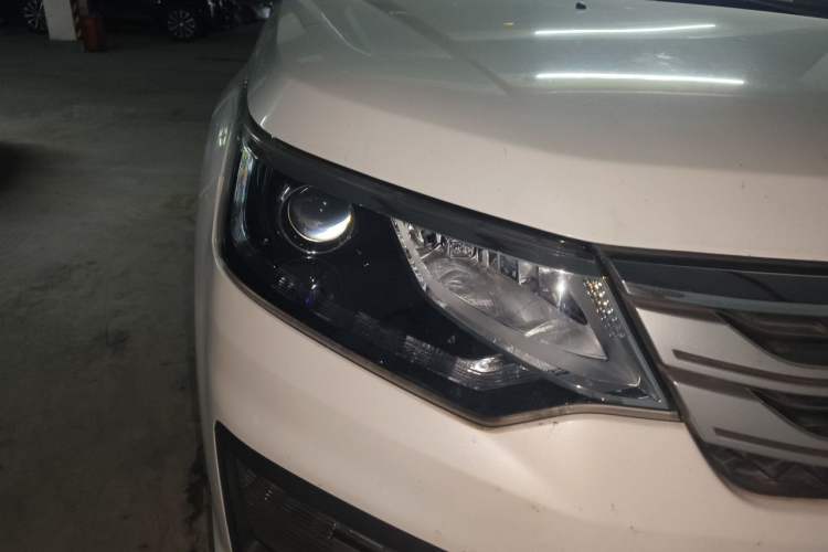 Used CHANGAN OSHAN CX70 2016 1.6L Manual Luxury Model Right Front Headlight