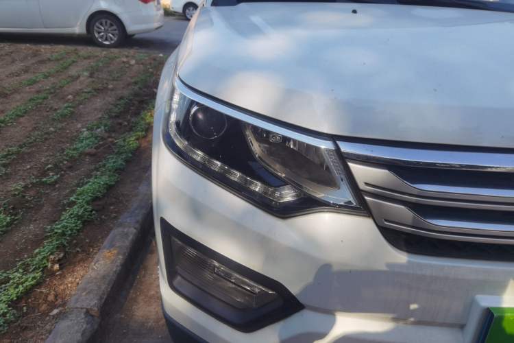 Used CHANGAN OSHAN CX70 2016 1.6L Manual Luxury Model Right Front Headlight