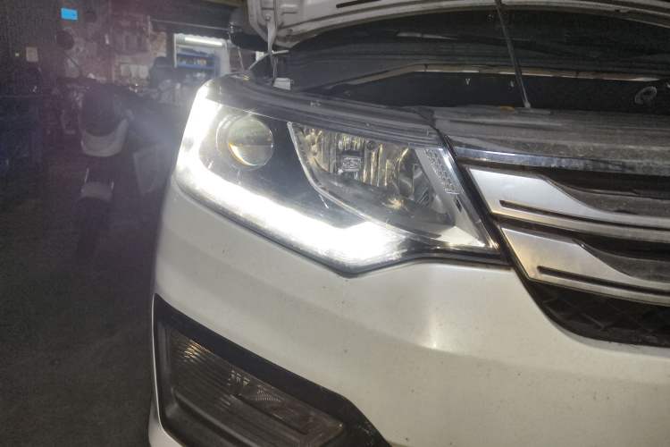 Used CHANGAN OSHAN CX70 2016 1.6L Manual Luxury Model Right Front Headlight