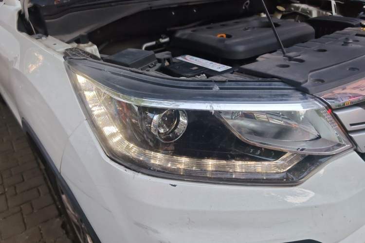 Used CHANGAN OSHAN CX70 2016 1.6L Manual Luxury Model Right Front Headlight