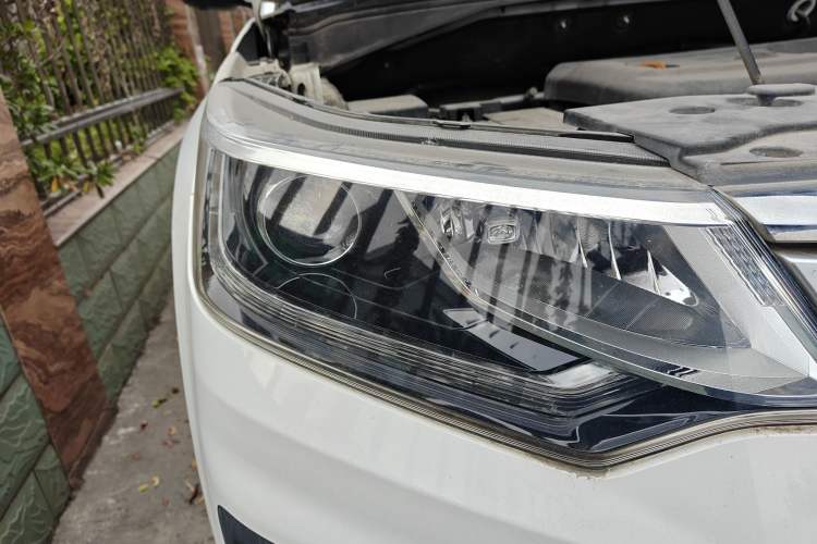 Used CHANGAN OSHAN CX70 2016 1.6L Manual Luxury Model Right Front Headlight