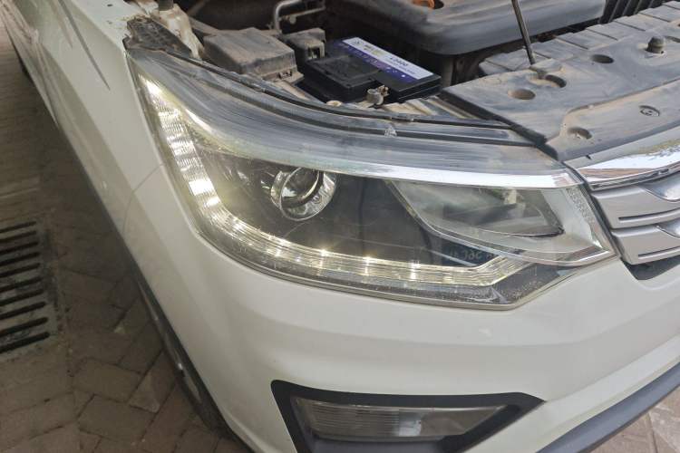 Used CHANGAN OSHAN CX70 2016 1.6L Manual Luxury Model Right Front Headlight