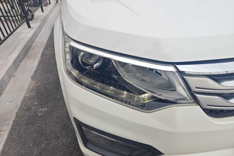 Used CHANGAN OSHAN CX70 2016 1.6L Manual Luxury Model Right Front Headlight