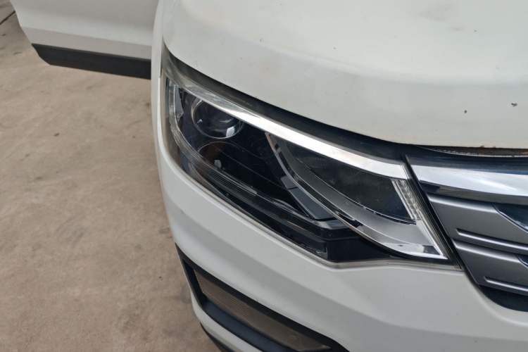 Used CHANGAN OSHAN CX70 2016 1.6L Manual Luxury Model Right Front Headlight