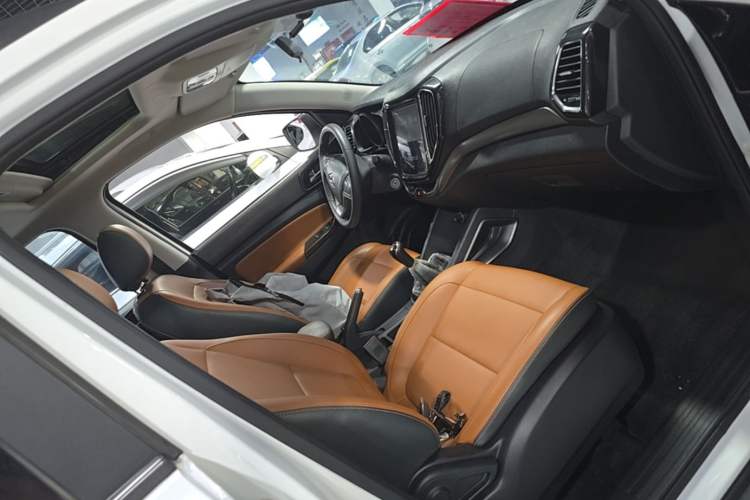 Used CHANGAN OSHAN CX70 2016 1.6L Manual Luxury Model Right Front Seat
