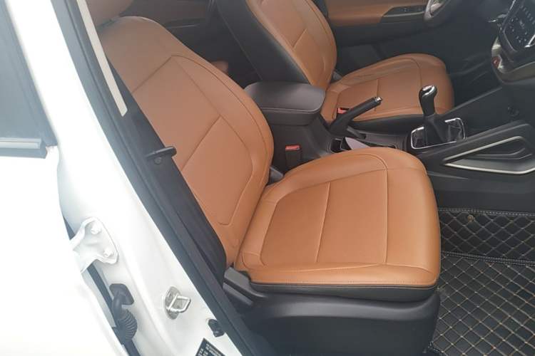 Used CHANGAN OSHAN CX70 2016 1.6L Manual Luxury Model Right Front Seat