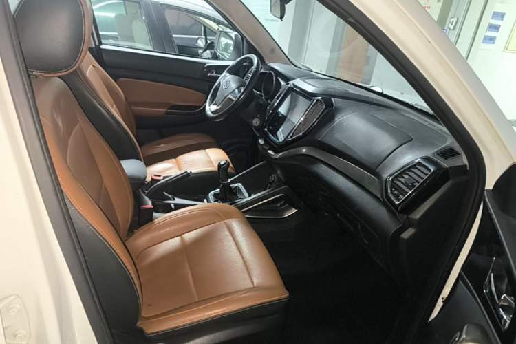 Used CHANGAN OSHAN CX70 2016 1.6L Manual Luxury Model Right Front Seat