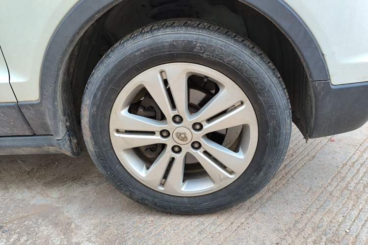Used CHANGAN OSHAN CX70 2016 1.6L Manual Luxury Model Right Front Wheel Hub