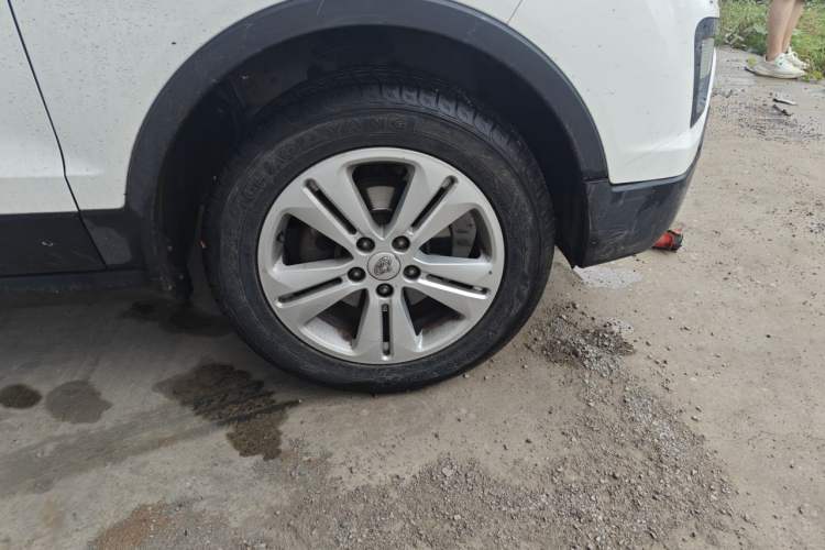 Used CHANGAN OSHAN CX70 2016 1.6L Manual Luxury Model Right Front Wheel Hub
