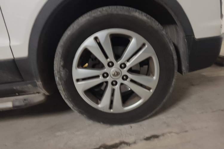 Used CHANGAN OSHAN CX70 2016 1.6L Manual Luxury Model Right Front Wheel Hub