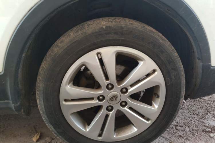Used CHANGAN OSHAN CX70 2016 1.6L Manual Luxury Model Right Front Wheel Hub