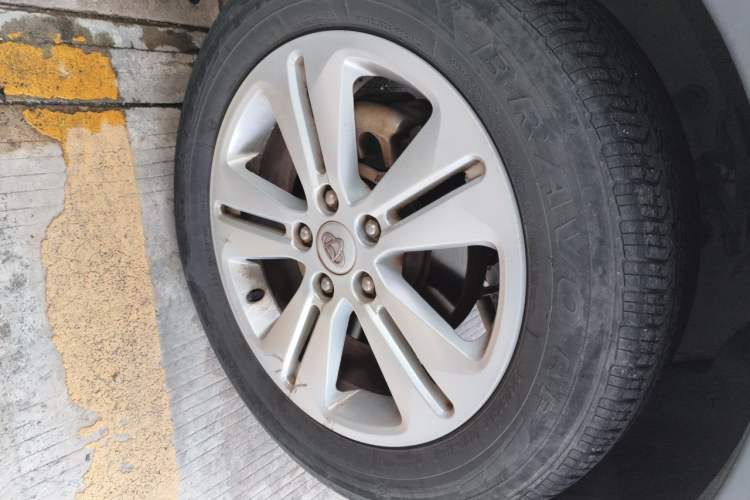 Used CHANGAN OSHAN CX70 2016 1.6L Manual Luxury Model Right Front Wheel Hub