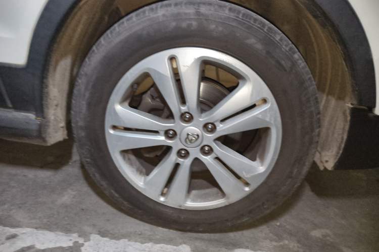 Used CHANGAN OSHAN CX70 2016 1.6L Manual Luxury Model Right Front Wheel Hub