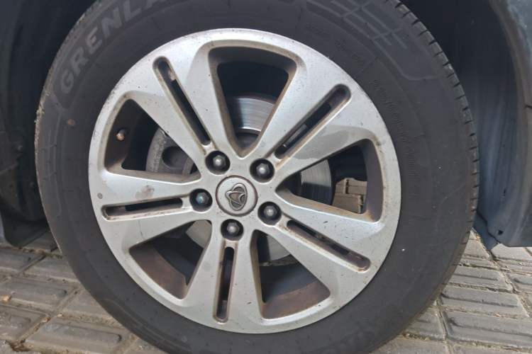 Used CHANGAN OSHAN CX70 2016 1.6L Manual Luxury Model Right Front Wheel Hub