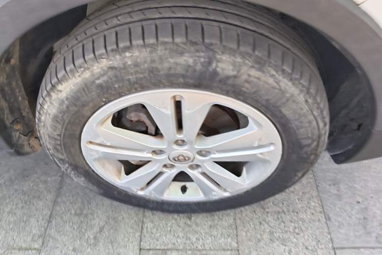 Used CHANGAN OSHAN CX70 2016 1.6L Manual Luxury Model Right Front Wheel Hub