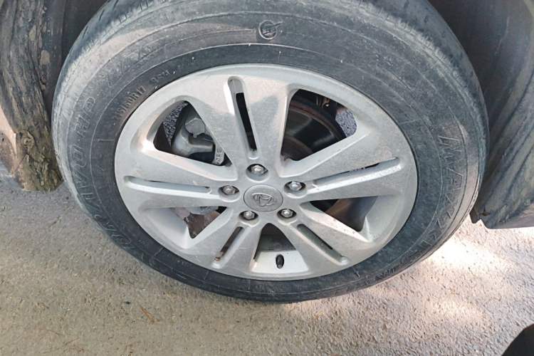 Used CHANGAN OSHAN CX70 2016 1.6L Manual Luxury Model Right Front Wheel Hub