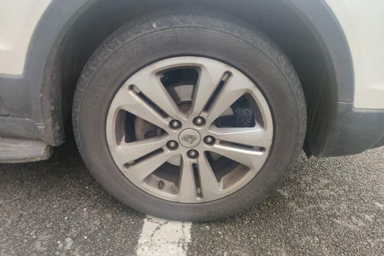 Used CHANGAN OSHAN CX70 2016 1.6L Manual Luxury Model Right Front Wheel Hub
