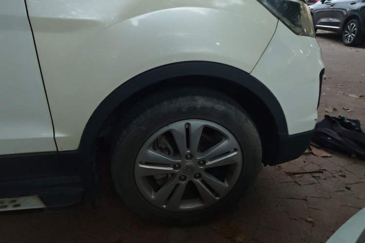 Used CHANGAN OSHAN CX70 2016 1.6L Manual Luxury Model Right Front Wheel Hub