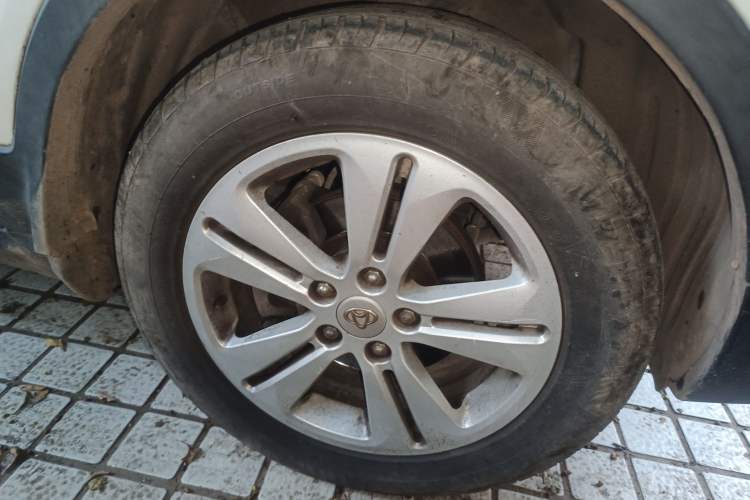 Used CHANGAN OSHAN CX70 2016 1.6L Manual Luxury Model Right Front Wheel Hub