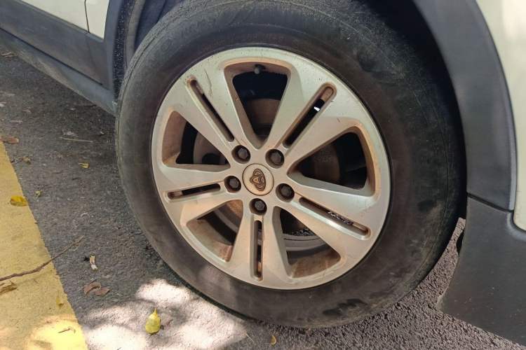 Used CHANGAN OSHAN CX70 2016 1.6L Manual Luxury Model Right Front Wheel Hub